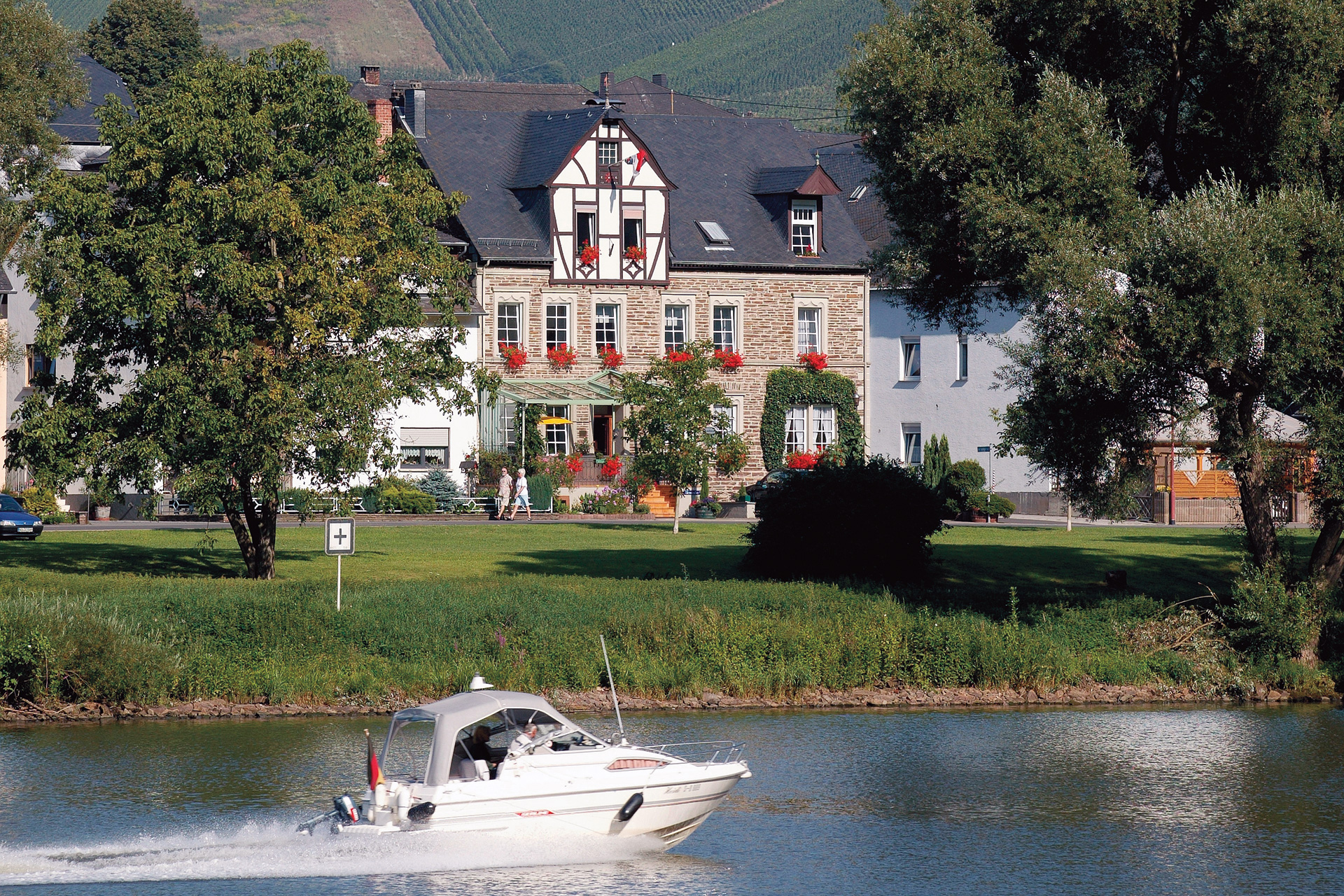 Landhaus am Ufer in TrabenTrarbach / Wolf TAXolution